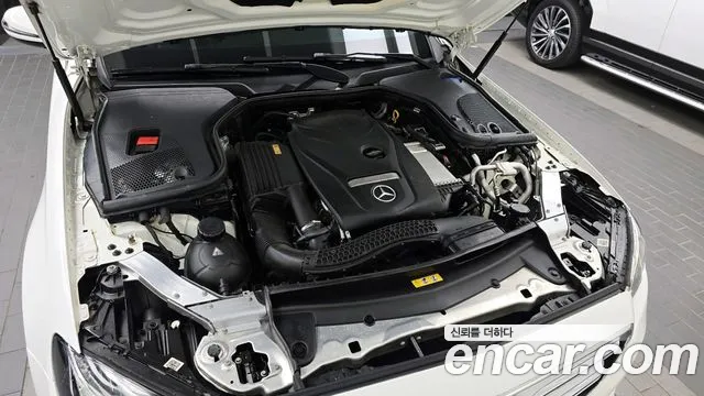 2017 Mercedes-Benz E-Class W213 E200 Avantgarde Sold VIN WDDZF4CB9HA129537 – exterior detail
