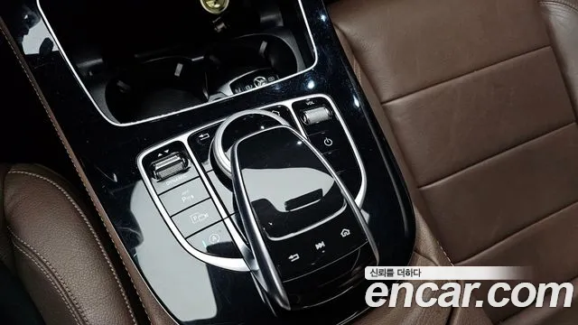 2017 Mercedes-Benz E-Class W213 E200 Avantgarde Sold VIN WDDZF4CBXHA263022 – exterior detail
