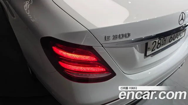 2017 Mercedes-Benz E-Class W213 E200 Avantgarde Sold VIN WDDZF4CBXHA263022 – photo 12