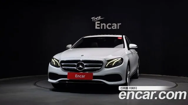 2017 Mercedes-Benz E-Class W213 E200 Avantgarde Sold VIN WDDZF4CBXHA263022 – photo 26