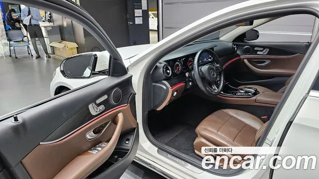 2017 Mercedes-Benz E-Class W213 E200 Avantgarde Sold VIN WDDZF4CBXHA263022 – photo 28