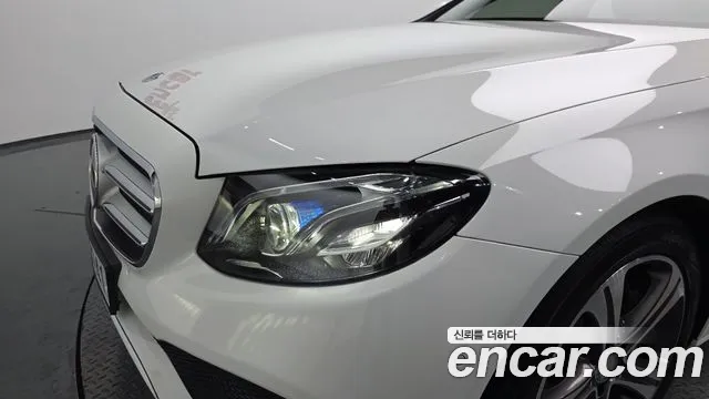 2017 Mercedes-Benz E-Class W213 E300 AV Intelligent Drive Sold VIN WDDZF4JB1HA172711 – photo 28
