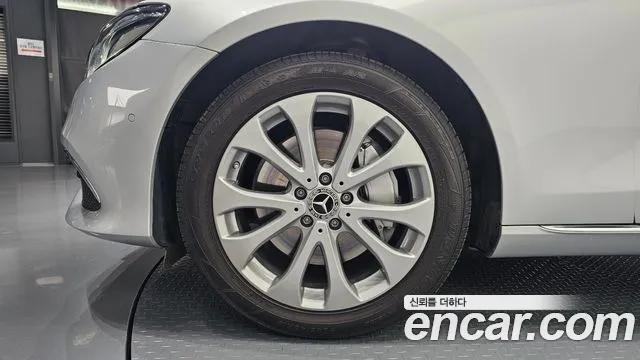 2018 Mercedes-Benz E-Class W213 E300 Exclusive Sold VIN WDDZF4JB1JA403581 – trunk area