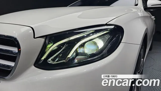 2019 Mercedes-Benz E-Class W213 E300 Avantgarde Sold VIN WDDZF4JB1KA661360 – interior seats 2019 Mercedes-Benz E-Class W213 E300 Avantgarde Sold VIN WDDZF4JB1KA661360 – interior seats