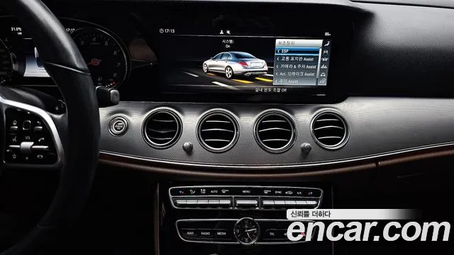 2019 Mercedes-Benz E-Class W213 E300 Avantgarde Sold VIN WDDZF4JB1KA661360 – exterior detail 2019 Mercedes-Benz E-Class W213 E300 Avantgarde Sold VIN WDDZF4JB1KA661360 – exterior detail