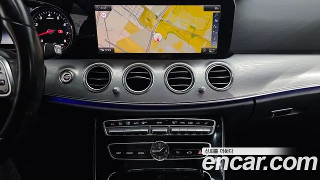 2019 Mercedes-Benz E-Class W213 E300 Avantgarde Sold VIN WDDZF4JB2KA695260 – rear exterior 2019 Mercedes-Benz E-Class W213 E300 Avantgarde Sold VIN WDDZF4JB2KA695260 – rear exterior