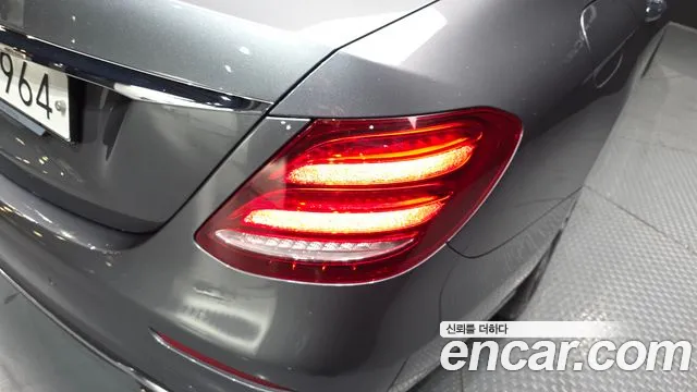 2019 Mercedes-Benz E-Class W213 E300 Avantgarde VIN WDDZF4JB7KA696405