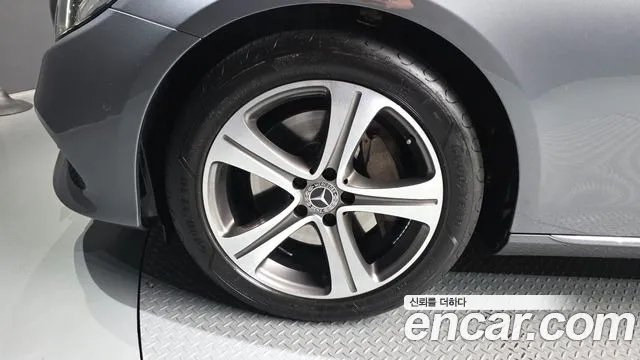 2019 Mercedes-Benz E-Class W213 E300 Avantgarde Sold VIN WDDZF4JB7KA696405 – side profile