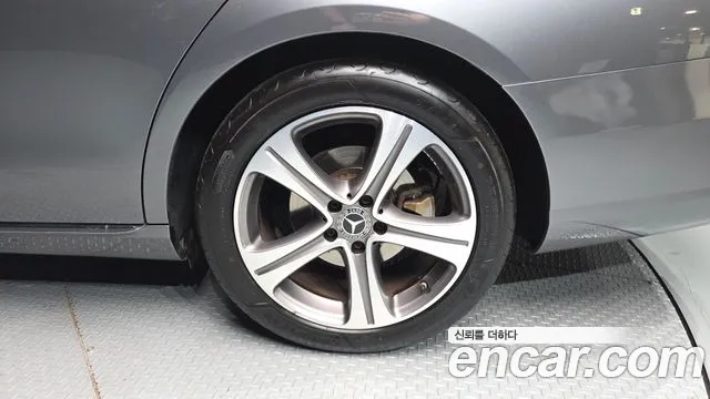 2019 Mercedes-Benz E-Class W213 E300 Avantgarde Sold VIN WDDZF4JB7KA696405 – photo 14