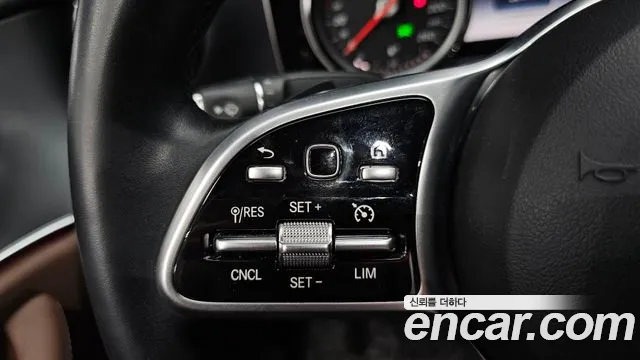 2019 Mercedes-Benz E-Class W213 E300 Avantgarde Sold VIN WDDZF4JB9KA698950 – exterior detail 2019 Mercedes-Benz E-Class W213 E300 Avantgarde Sold VIN WDDZF4JB9KA698950 – exterior detail