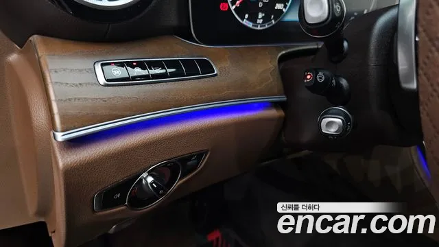 2018 Mercedes-Benz E-Class W213 E300 4MATIC Exclusive Sold VIN WDDZF4KB0JA382785 – interior seats