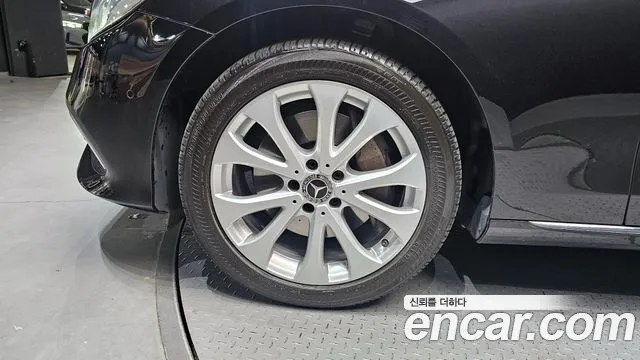 2019 Mercedes-Benz E-Class W213 E300 4MATIC Exclusive Sold VIN WDDZF4KB0KA562091 – interior seats
