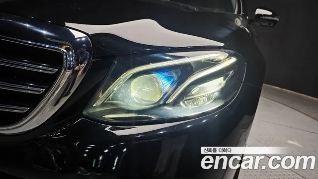 2019 Mercedes-Benz E-Class W213 E300 4MATIC Exclusive Sold VIN WDDZF4KB0KA562091 – engine bay
