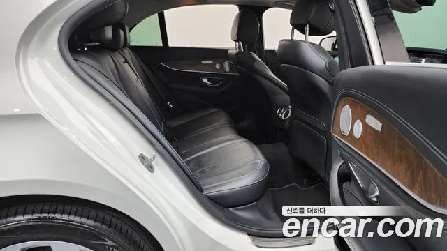 2019 Mercedes-Benz E-Class W213 E300 4MATIC Exclusive Sold VIN WDDZF4KB0KA624265 – rear exterior