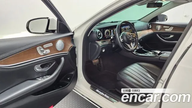 2019 Mercedes-Benz E-Class W213 E300 4MATIC Exclusive Sold VIN WDDZF4KB0KA624265 – dashboard