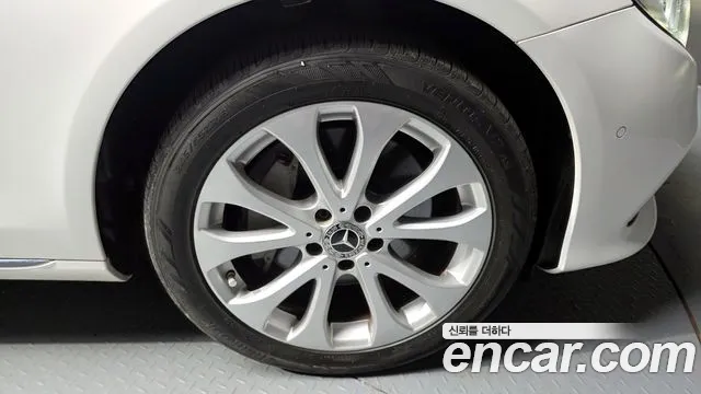 2019 Mercedes-Benz E-Class W213 E300 4MATIC Exclusive Sold VIN WDDZF4KB2KA511806 – rear exterior 2019 Mercedes-Benz E-Class W213 E300 4MATIC Exclusive Sold VIN WDDZF4KB2KA511806 – rear exterior