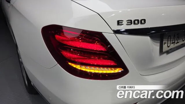 2019 Mercedes-Benz E-Class W213 E300 4MATIC Exclusive Sold VIN WDDZF4KB2KA511806 – exterior detail 2019 Mercedes-Benz E-Class W213 E300 4MATIC Exclusive Sold VIN WDDZF4KB2KA511806 – exterior detail
