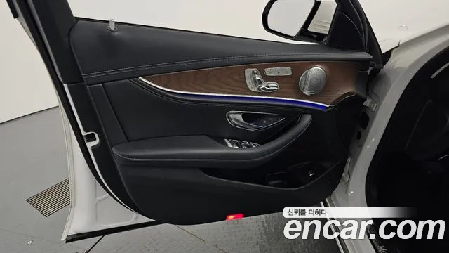 2019 Mercedes-Benz E-Class W213 E300 4MATIC Exclusive Sold VIN WDDZF4KB2KA566787 – dashboard