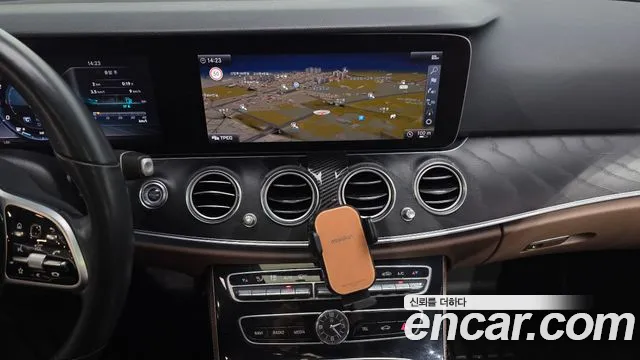2019 Mercedes-Benz E-Class W213 E300 4MATIC Avnatgarde Sold VIN WDDZF4KB4KA503206 – dashboard
