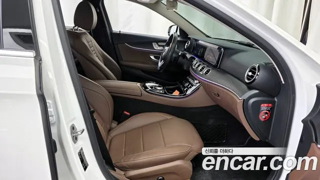 2019 Mercedes-Benz E-Class W213 E300 4MATIC Avnatgarde Sold VIN WDDZF4KB4KA654742 – exterior detail