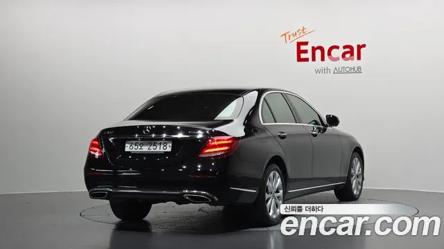 2019 Mercedes-Benz E-Class W213 E300 4MATIC Exclusive Sold VIN WDDZF4KB4KA668107 – rear exterior
