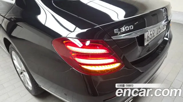 2019 Mercedes-Benz E-Class W213 E300 4MATIC Exclusive Sold VIN WDDZF4KB4KA668107 – interior seats