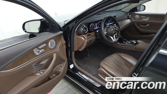 2019 Mercedes-Benz E-Class W213 E300 4MATIC Exclusive Sold VIN WDDZF4KB4KA668107 – trunk area