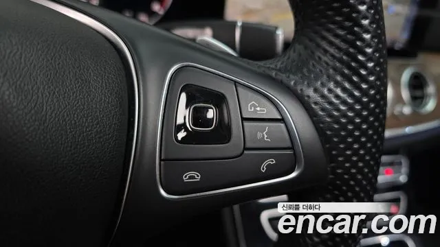 2018 Mercedes-Benz E-Class W213 E300 4MATIC Exclusive Sold VIN WDDZF4KB5JA483532 – dashboard