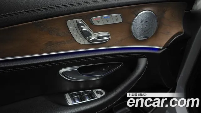2018 Mercedes-Benz E-Class W213 E300 4MATIC Exclusive Sold VIN WDDZF4KB5JA483532 – interior seats