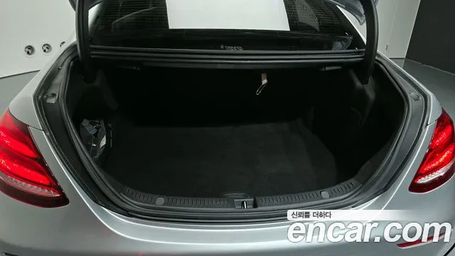 2018 Mercedes-Benz E-Class W213 E300 4MATIC Exclusive Sold VIN WDDZF4KB5JA483532 – exterior detail