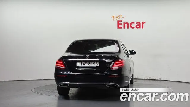2020 Mercedes-Benz E-Class W213 E300 4MATIC Exclusive Sold VIN WDDZF4KB5LA719440 – trunk area