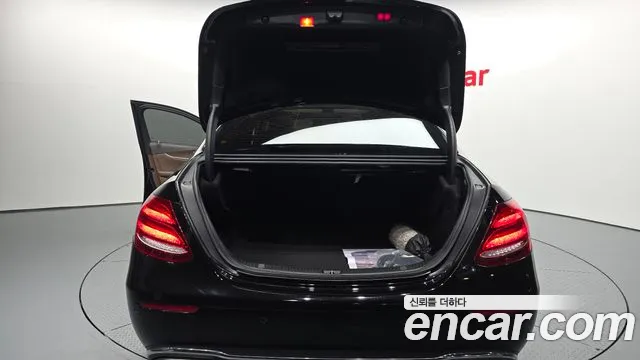 2019 Mercedes-Benz E-Class W213 E300 4MATIC Exclusive Sold VIN WDDZF4KB7KA619984 – interior seats