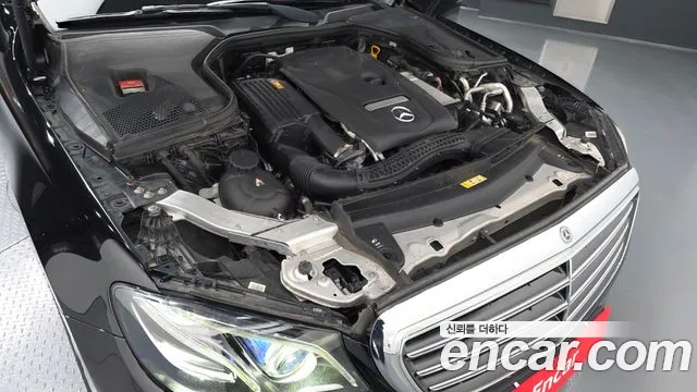 2019 Mercedes-Benz E-Class W213 E300 4MATIC Exclusive Sold VIN WDDZF4KB7KA619984 – trunk area