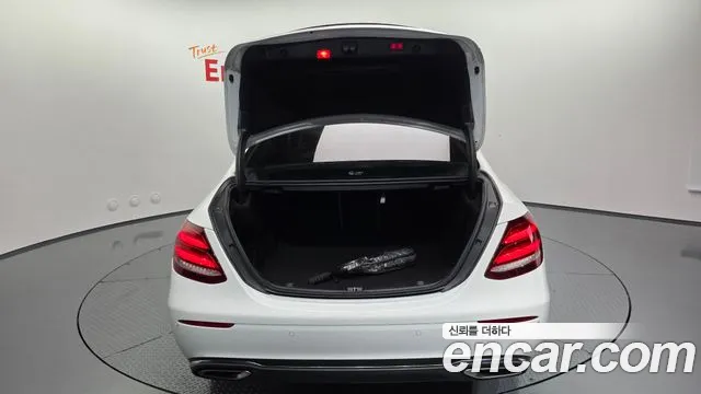 2019 Mercedes-Benz E-Class W213 E300 4MATIC Exclusive Sold VIN WDDZF4KB7KA663743 – photo 17