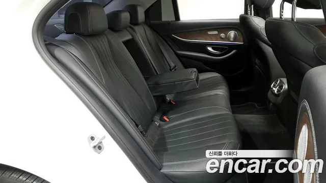 2019 Mercedes-Benz E-Class W213 E300 4MATIC Exclusive Sold VIN WDDZF4KB7KA665167 – trunk area