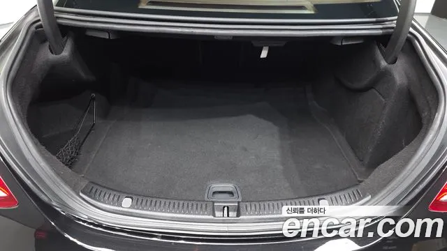 2017 Mercedes-Benz E-Class W213 E300 4MATIC Exclusive Sold VIN WDDZF4KB8HA168606 – interior seats
