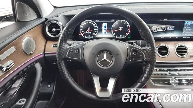 2017 Mercedes-Benz E-Class W213 E300 4MATIC Exclusive Sold VIN WDDZF4KB8HA199550 – exterior detail