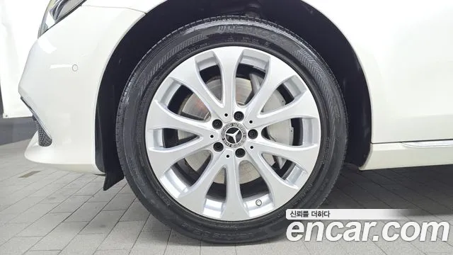 2019 Mercedes-Benz E-Class W213 E300 4MATIC Exclusive Sold VIN WDDZF4KBXKA693061 – rear exterior
