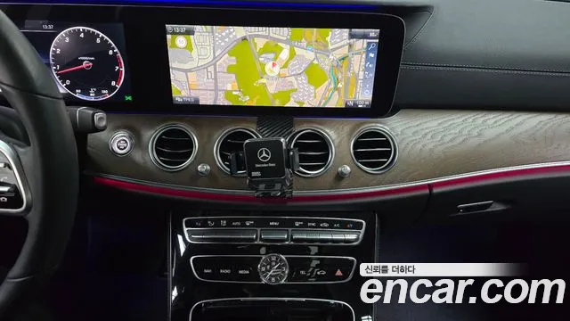 2019 Mercedes-Benz E-Class W213 E300 4MATIC Exclusive Sold VIN WDDZF4KBXKA693061 – side profile