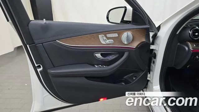 2019 Mercedes-Benz E-Class W213 E300 4MATIC Exclusive Sold VIN WDDZF4KBXKA693061 – interior seats