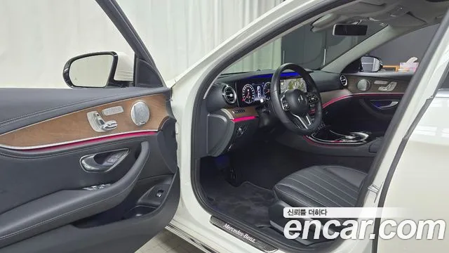 2019 Mercedes-Benz E-Class W213 E300 4MATIC Exclusive Sold VIN WDDZF4KBXKA693061 – exterior detail