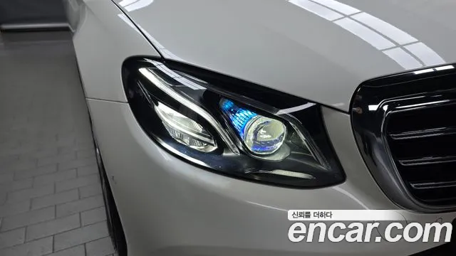 2019 Mercedes-Benz E-Class W213 E300 4MATIC Exclusive Sold VIN WDDZF4KBXKA693061 – trunk area
