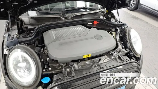 2023 Mini Cooper Electric SE Electric Sold VIN WMW11DJ00P2U23714 – interior seats 2023 Mini Cooper Electric SE Electric Sold VIN WMW11DJ00P2U23714 – interior seats