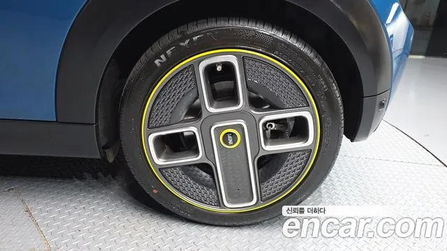 2024 Mini Cooper Electric SE Electric Sold VIN WMW11DJ00R2U51015 – dashboard 2024 Mini Cooper Electric SE Electric Sold VIN WMW11DJ00R2U51015 – dashboard