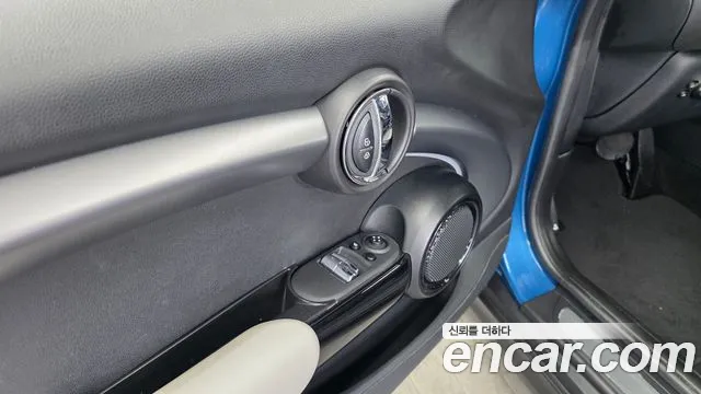 2022 Mini Cooper Electric Gen ZE Edition Sold VIN WMW11DJ01N2S30601 – interior seats