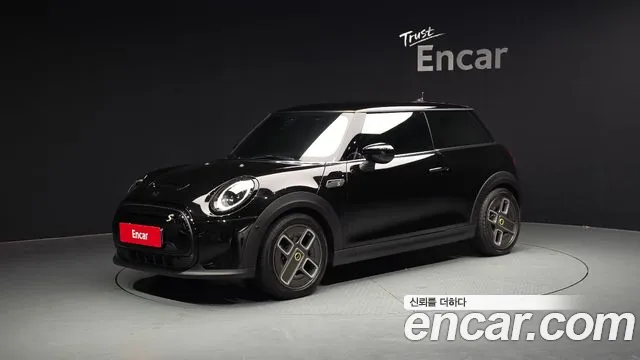 2022 Mini Cooper Electric SE Electric Sold VIN WMW11DJ03N2S47660 – interior seats