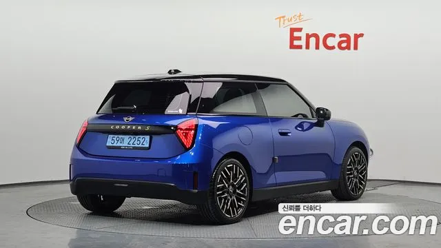 2024 Mini Cooper Electric 4th Gen SE Favoured Sold VIN WMW21GC02RTA25858 – photo 15