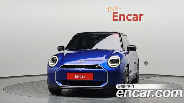2024 Mini Cooper Electric 4th Gen SE Favoured Sold VIN WMW21GC02RTA25858 – photo 17