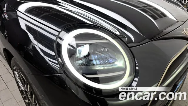 2024 Mini Cooper Electric 4th Gen SE Favoured Sold VIN WMW21GC08RTA26013 – interior seats