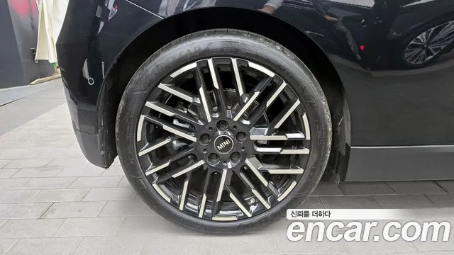2024 Mini Cooper Electric 4th Gen SE Favoured Sold VIN WMW21GC08RTA26013 – photo 14
